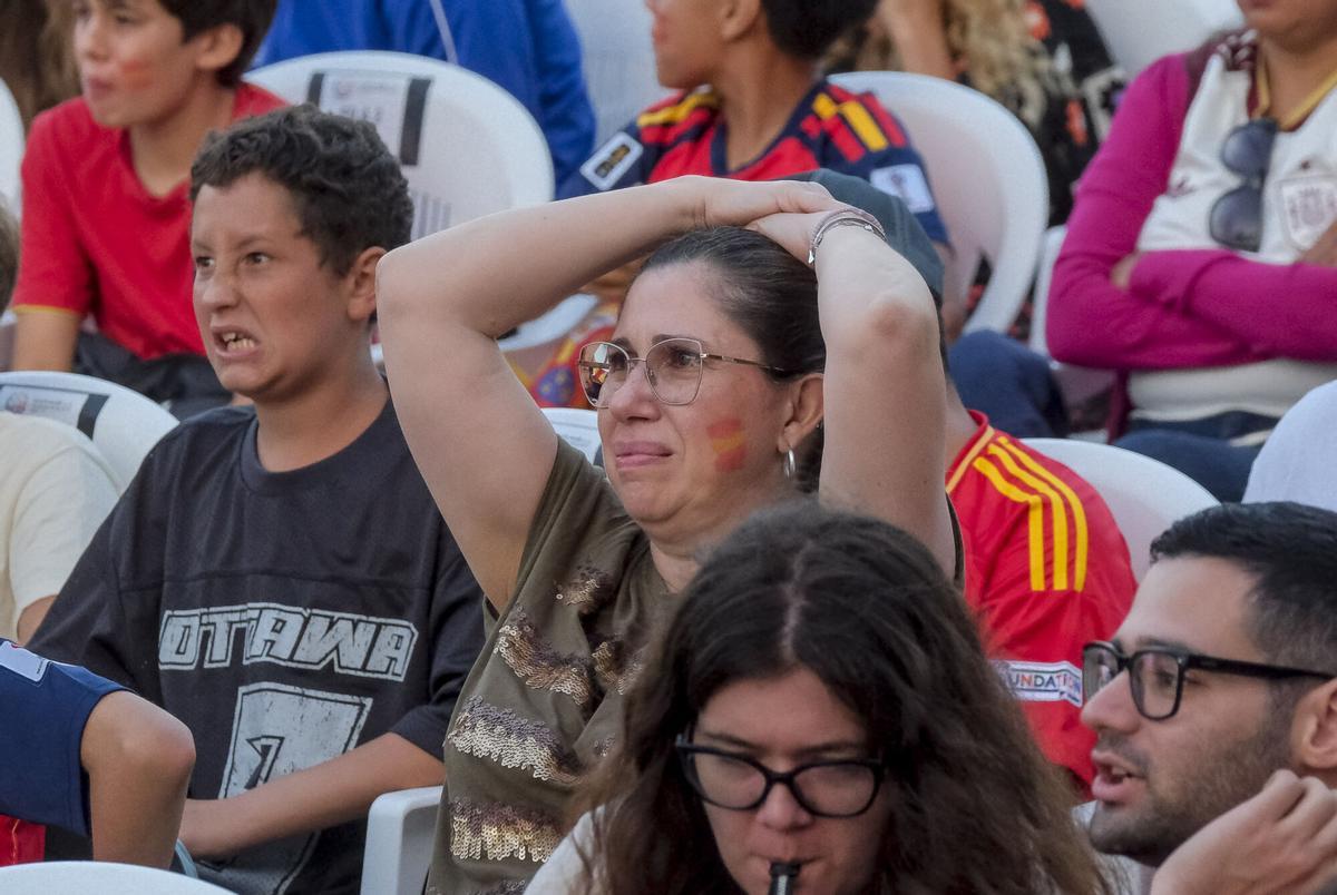 Ambiente del España-Bélgica de cuartos de final del Mundial 2026 en Plaza Don Benito