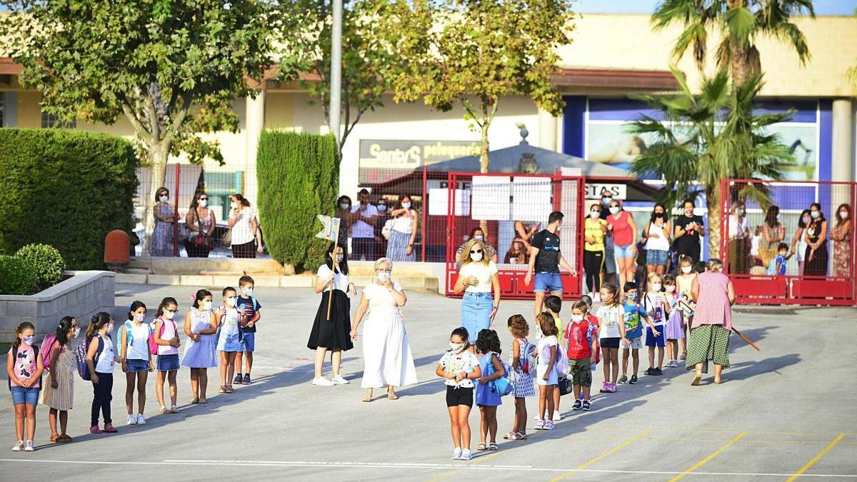 El parlamento murciano quiere que se doten a los colegios e institutos de todos los medios necesarios para garantizar la calidad educativa.