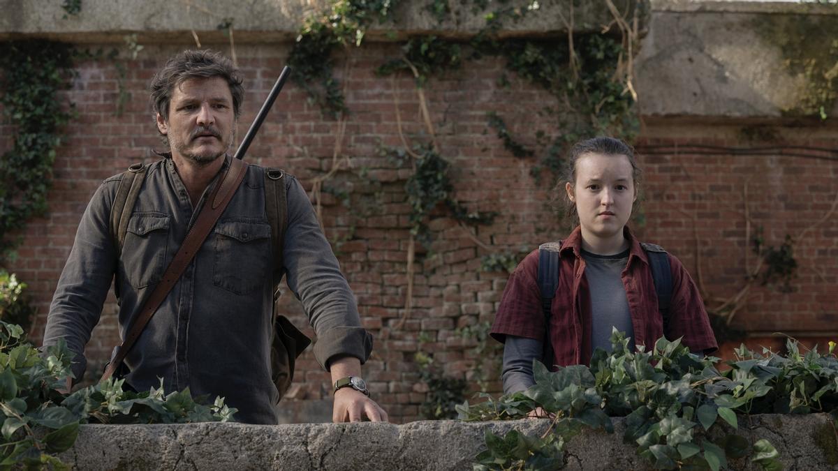 Pedro Pascal (Joel) i Bella Ramsey (Ellie) en el final de temporada de ’The last of us’