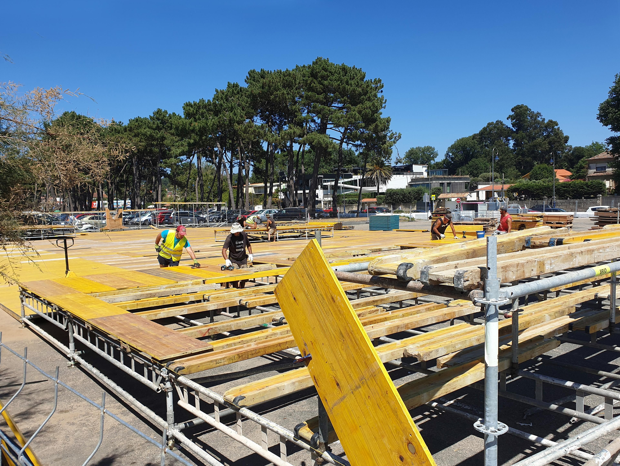 Arranca el montaje de las estructuras de O Marisquiño