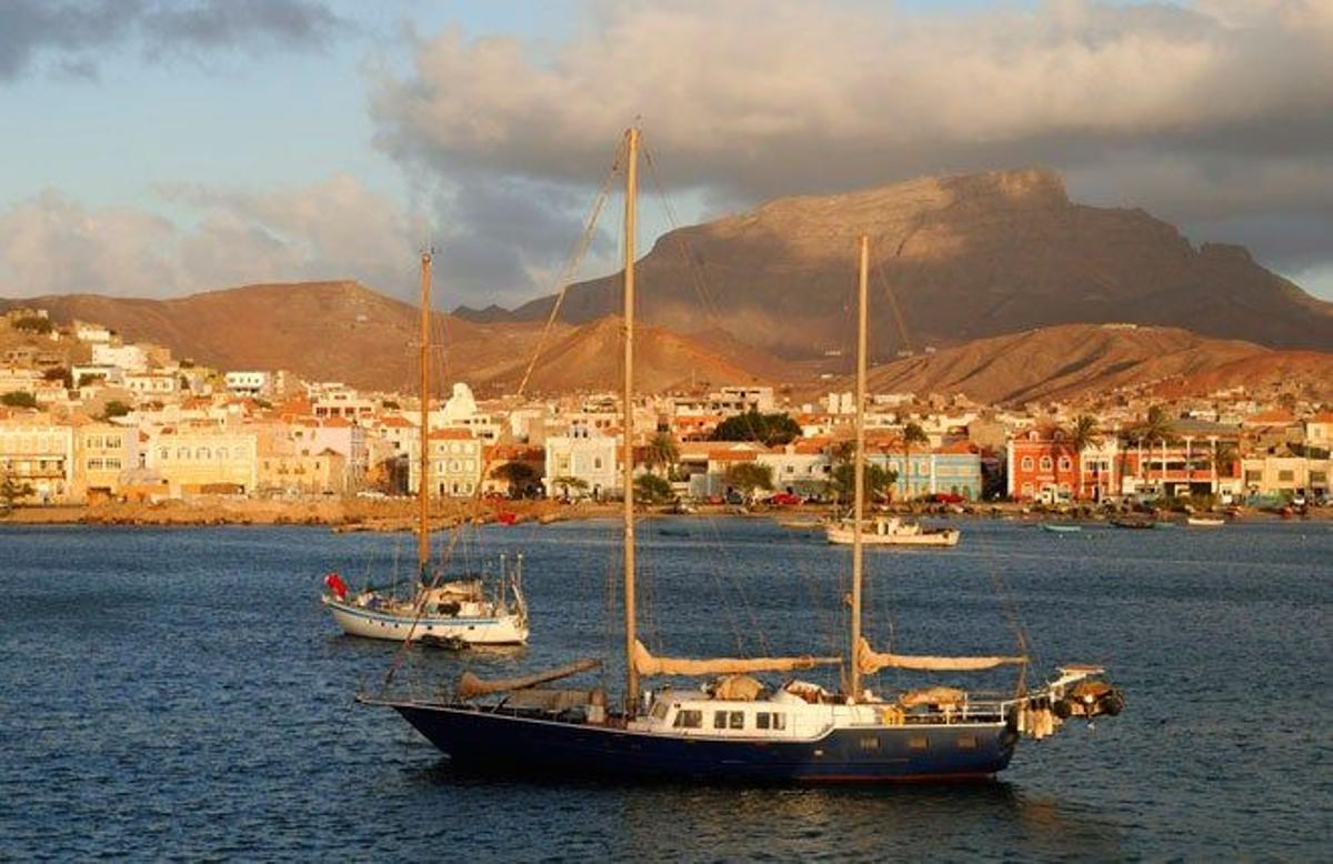 Bahía de Mindelo en la isla de Sao Vicente, Cabo Verde.