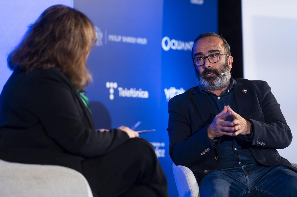 Proyecto Impulsa Foro Económico del Suroeste Ibérico. Badajoz. 16.12.2025 "Liderazgo territorial" Miguel Ángel Morales Sánchez, presidente de la diputación de Cáceres y Marisol López del Estal, directora de ‘El Periódico de Extremadura’