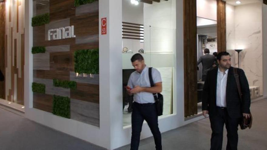 Imagen del stand de Fanal Cerámicas en la feria Cersaie 2016.