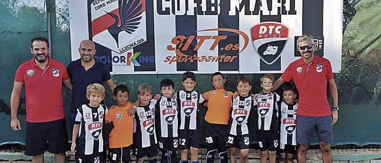 El Corb Marí prebenjamín de fútbol sala se proclamó campeón.