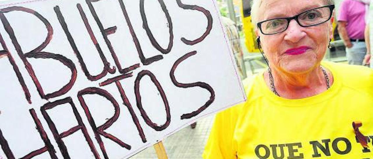 Una abuela en una manifestación en defensa del sistema de pensiones.