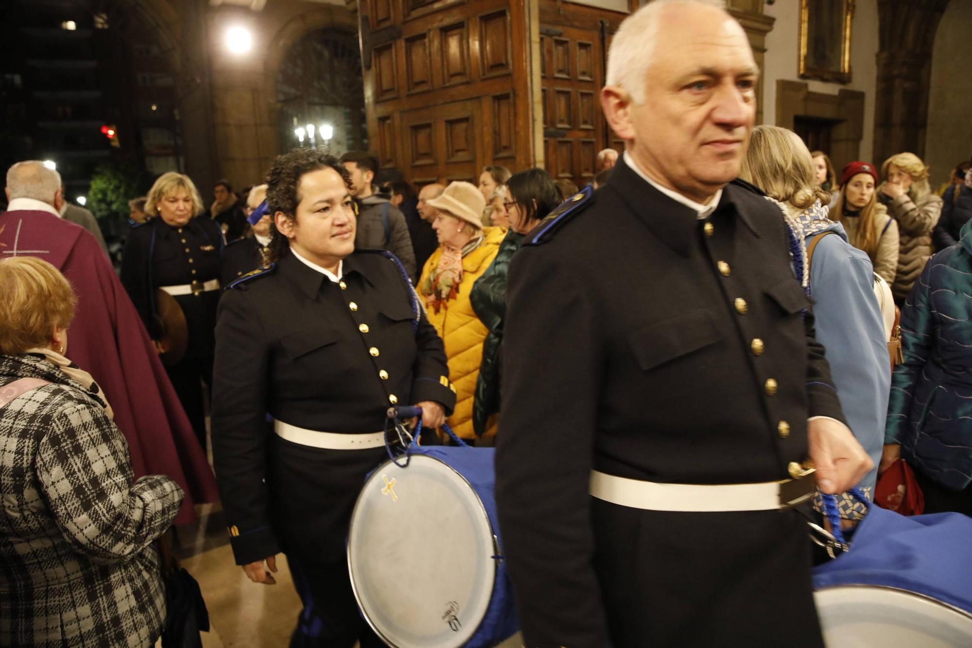 El mal tiempo obliga a suspender la procesión del Encuentro en Gijón