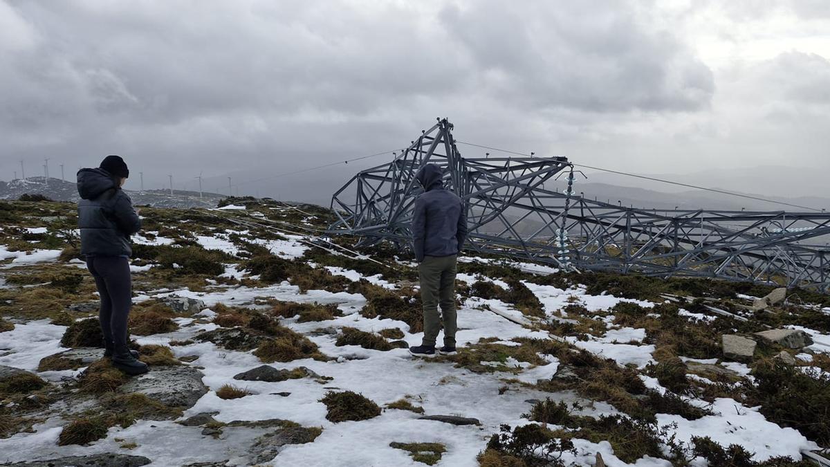 La borrasca Ingrid arranca dos torres de Alta Tensión en Covelo