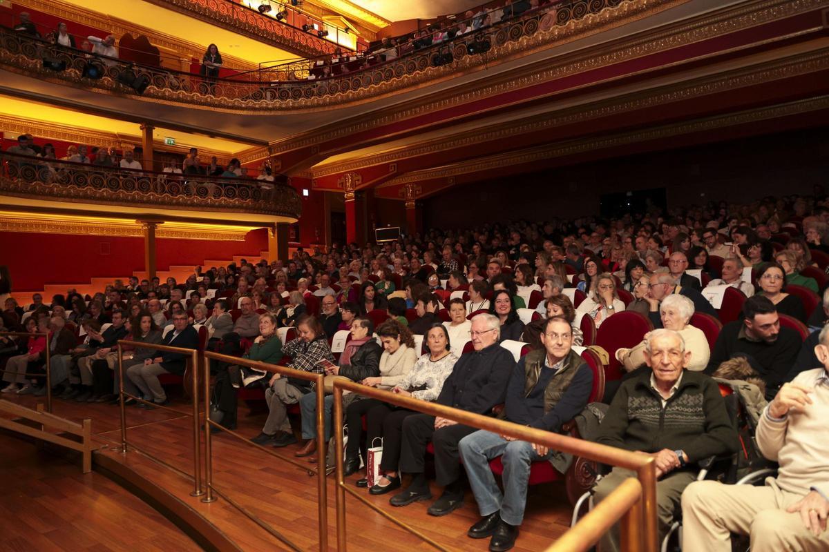 El Teatro Olimpia de Huesca acogió el pasado 20 de marzo la presentación del libro 'Un cuerpo rebelde, una vida infinita'.