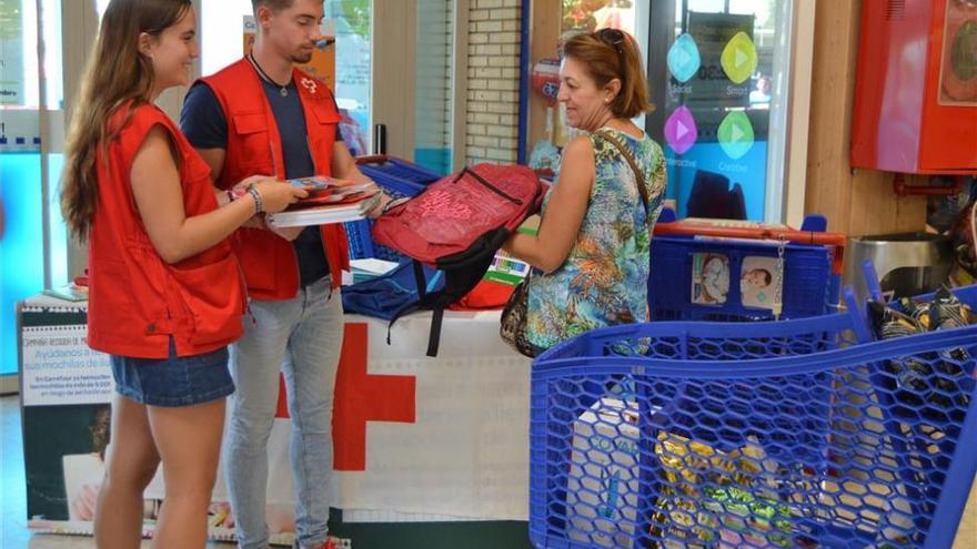 Cruz Roja entrega material escolar a más de 600 menores de la provincia