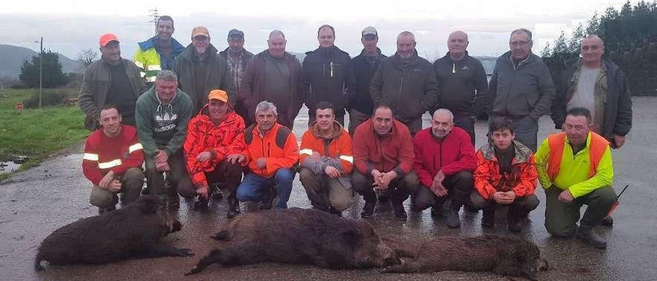 La cuadrilla de Daniel el Gemelu, en el lote 3 del Coto Carrión de Villaviciosa.