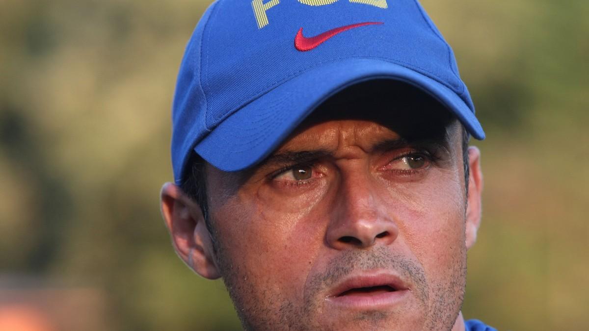 Luis Enrique, con una gorra del Barça, durante un entrenamiento
