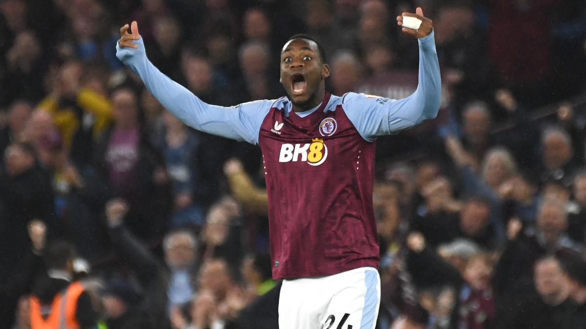 Jhon Durán celebrando uno de los goles ante el Liverpool
