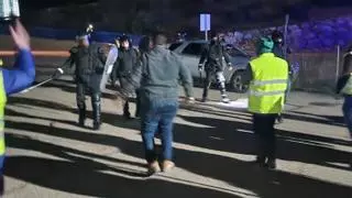 Tensión entre agricultores y Guardia Civil por un corte de tráfico en la A-6 en Zamora