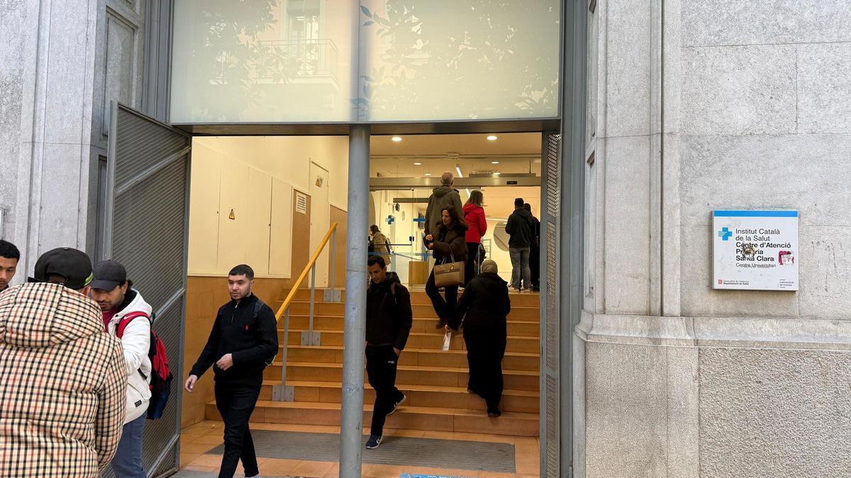 Vídeo | Poca afectació entre els usuaris del CAP Santa Clara de Girona per la vaga de metges