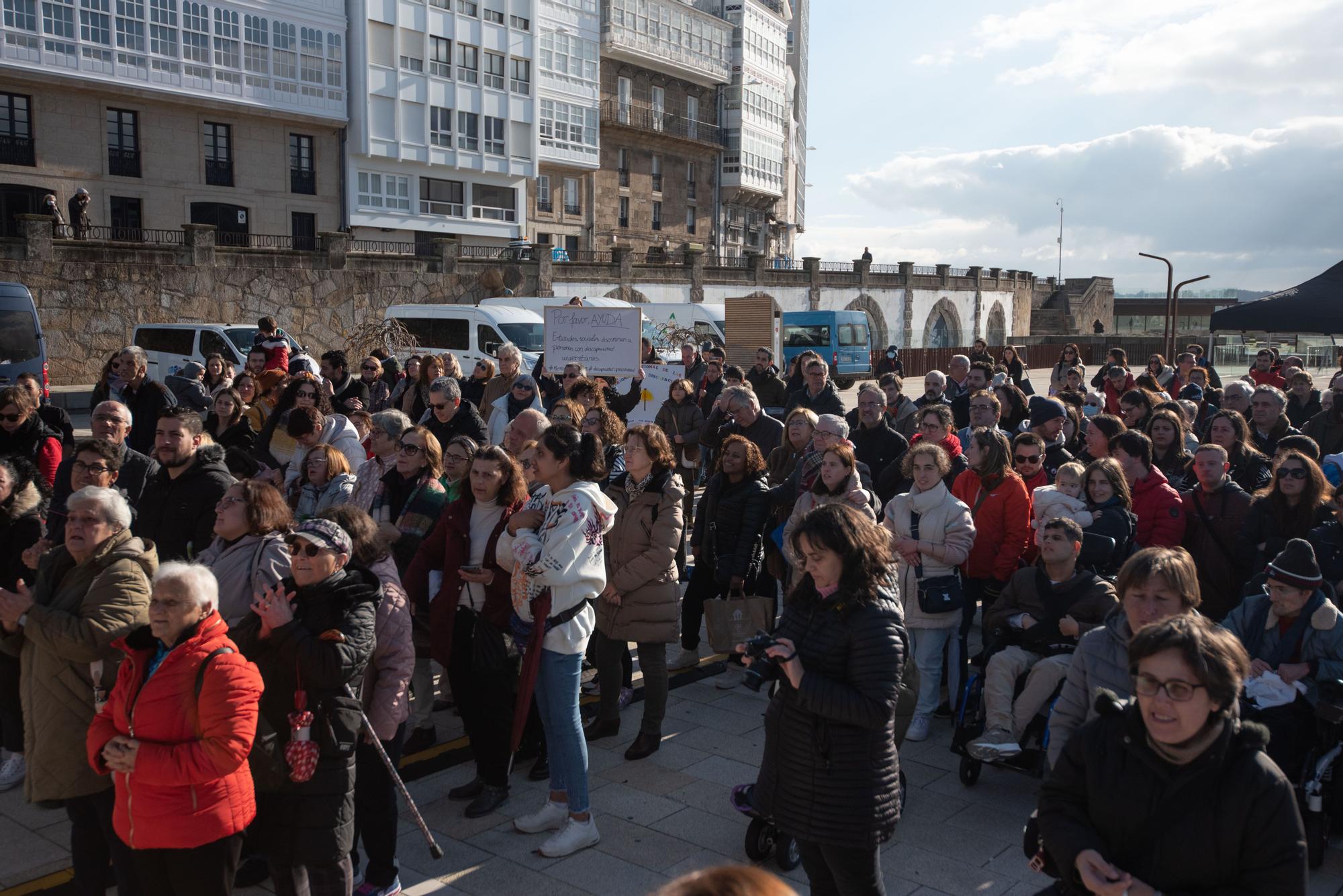 Acto en O Parrote de A Coruña por el Día mundial de la discapacidad, bajo el lema 'Baixo o mesmo paraugas'