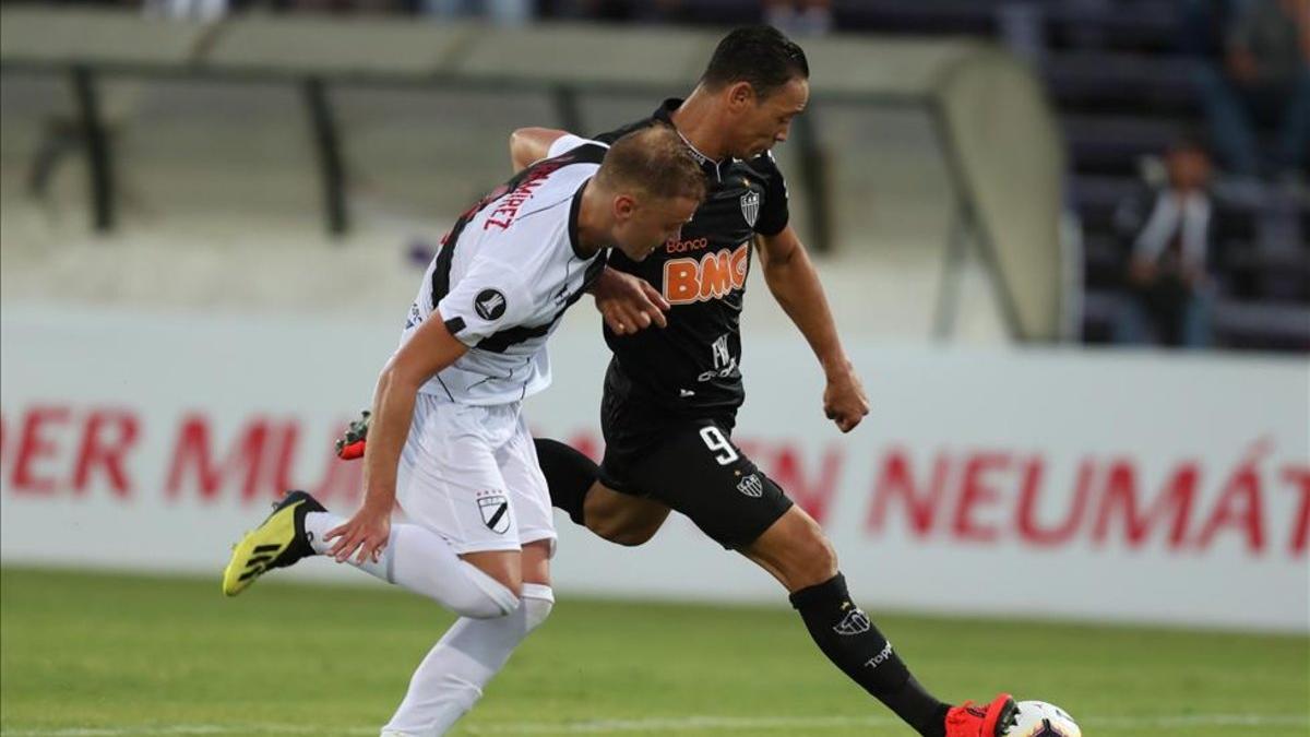 Danubio igualó 2-2 con Atlético MG en Montevideo