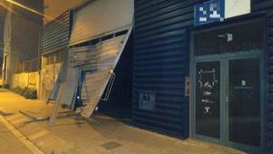 Dos detinguts per robar en una empresa de Cornellà encastant el cotxe