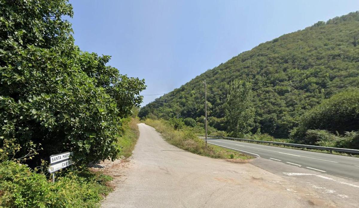 Acceso a la pista de Santa Marta desde el Corredor del Narcea, donde se produjo el suceso.