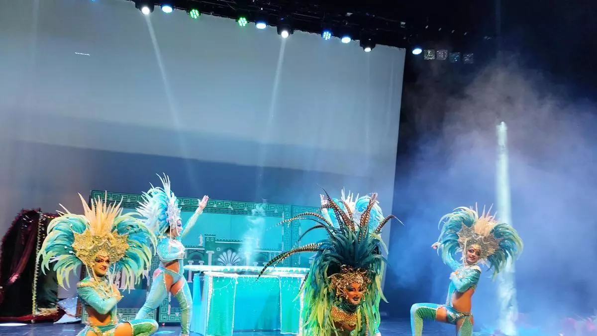 Las drag queens llenan de fantasía el Carnaval de Águilas ante un público entregado