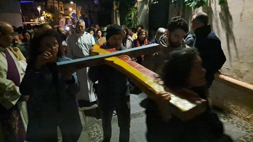 La Cruz de los Migrantes, construida en El Desierto de Grana