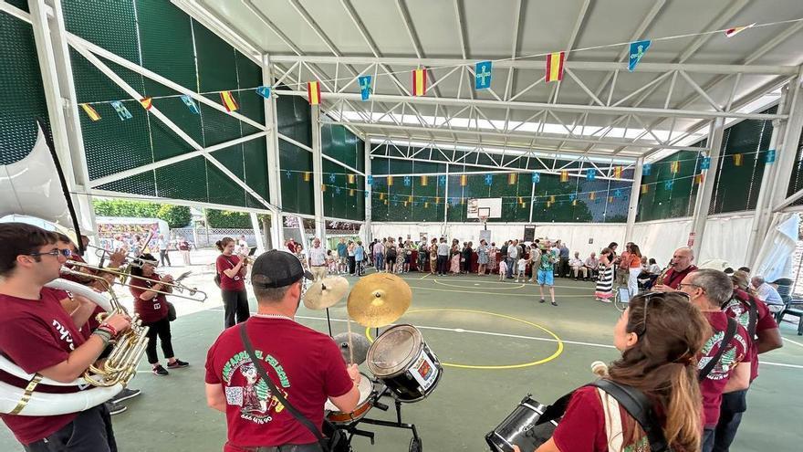EN IMÁGENES: Villa despide tres días de fiesta con una gran comida vecinal