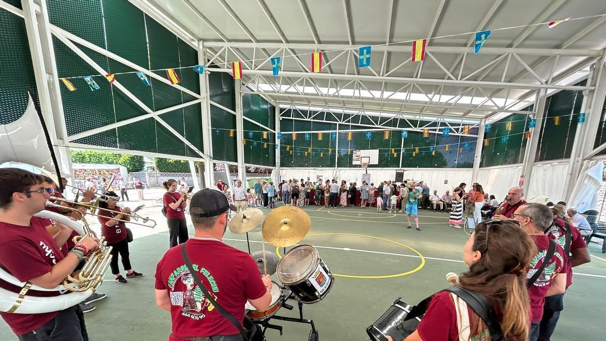 Un festival de convivencia: Villa cierra tres jornadas de fiesta entre comidas vecinales y música en directo