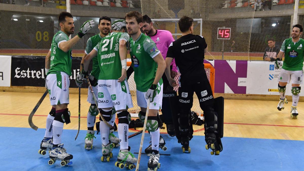 Los jugadores del Liceo celebran la victoria y el pase a la final.