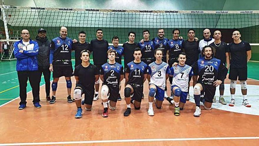 Los jugadores del Calasancias, con los de la selección de Puerto Rico.