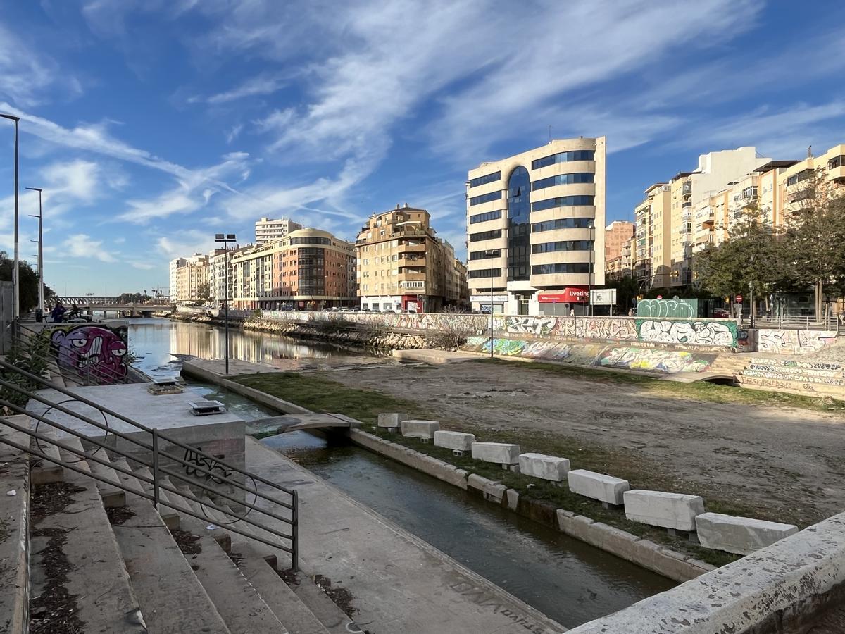 El puente del CAC, a la espera del montaje de la pasarela.