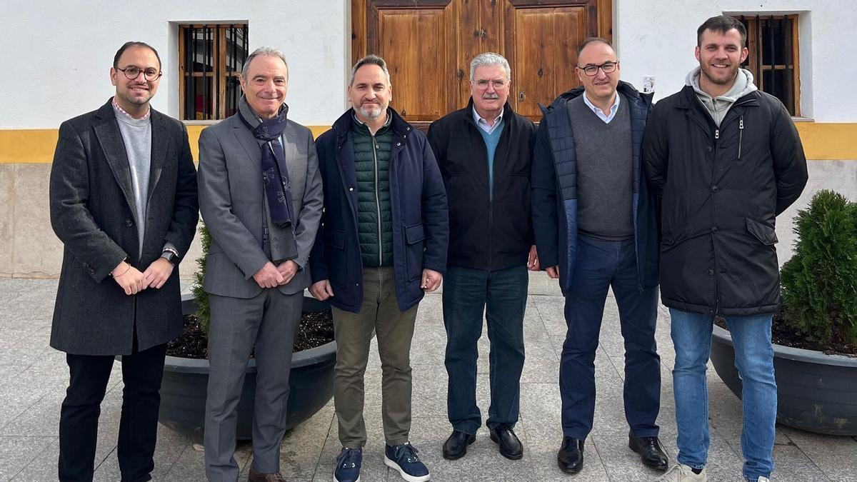 El presidente de las fiestas patronales de Sant Vicent Ferrer, Juan Ibáñez; el concejal de Cultura, Jorge Marqués; el concejal de Fiestas, Ximo Zorrilla; y el presidente de la Caixa Sant Vicent, Francisco Bordils, han presentado esta nueva edición.