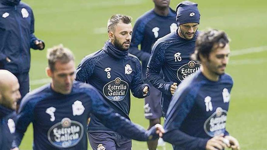 Çolak y Andone, rodeados de Kakuta, Marlos, Laure, Navarro y Arribas ayer en Riazor.