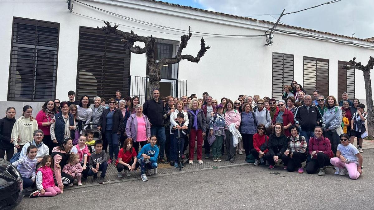 En Cabanes, la marcha partió desde las Escuelas Viejas y terminó en una capilla de la Virgen de les Santes.