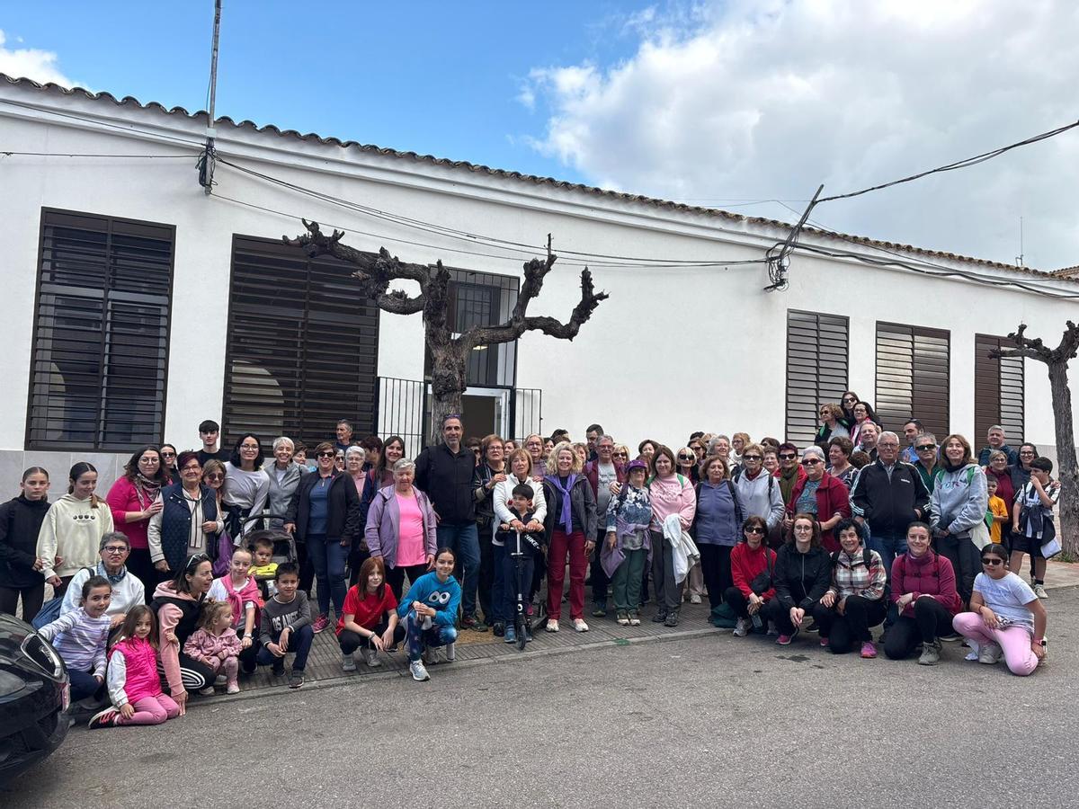 En Cabanes, la marcha partió desde las Escuelas Viejas y terminó en una capilla de la Virgen de les Santes.