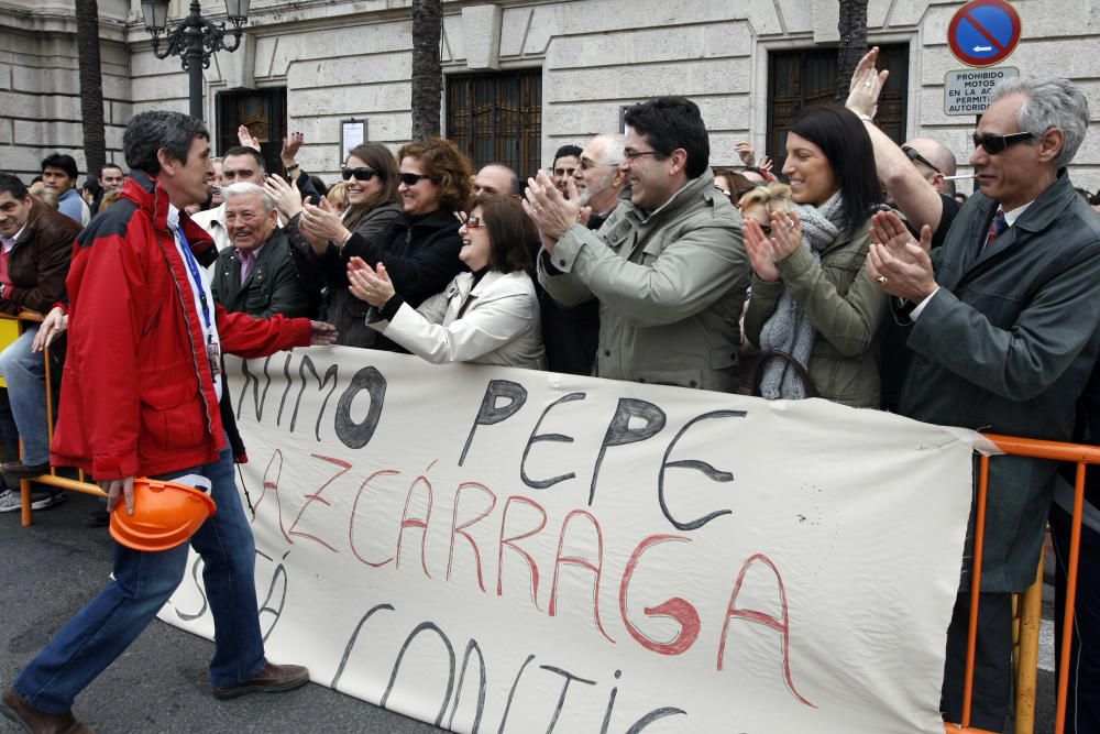 La falla Azcárraga, sus primeros clientes falleros, acudieron a animarles