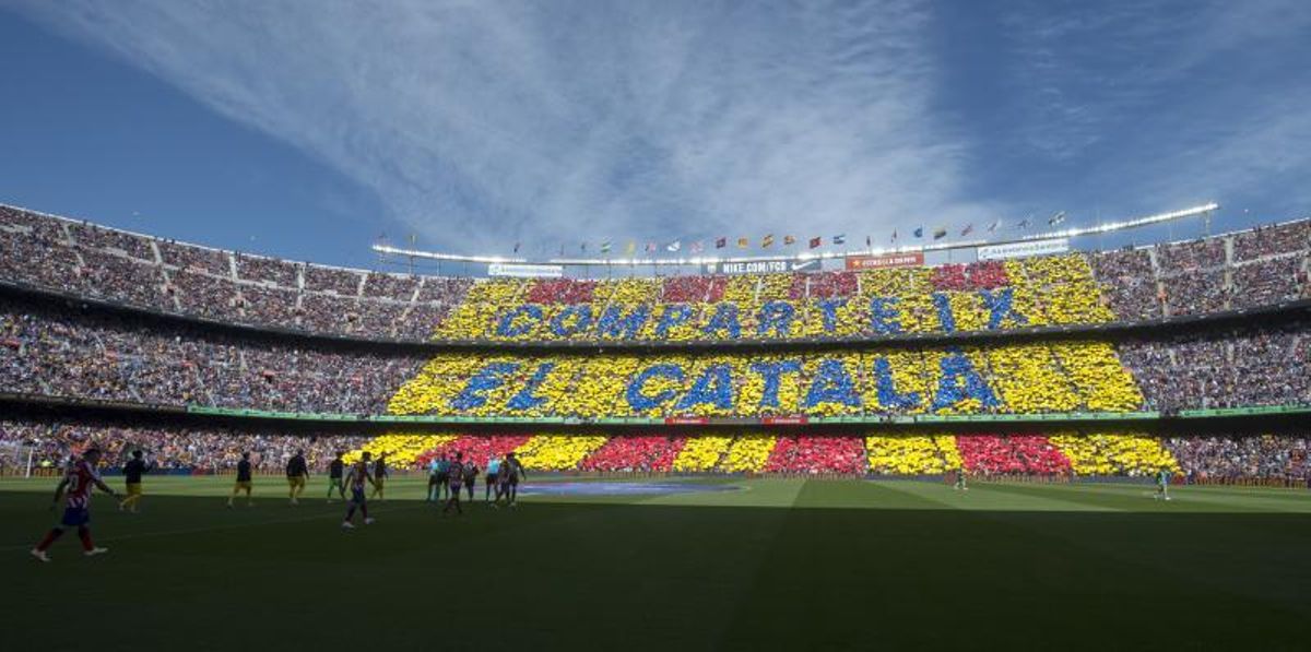 Mosaico en la grada del Camp Nou en el partido entre el Barça y el Atlético de Madrid