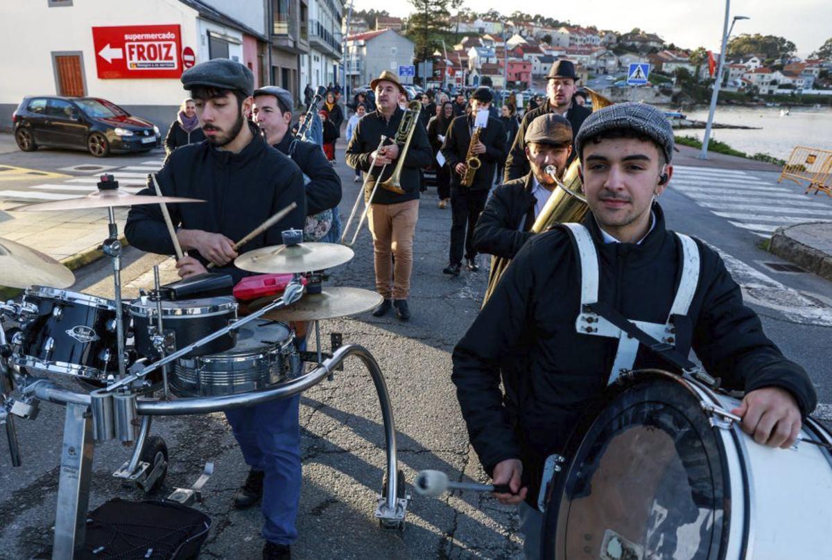 La música de charanga no faltó.  | IÑAKI ABELLA