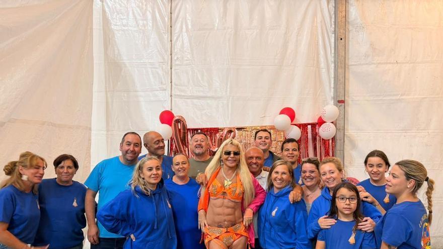 Leticia Sabater logra un lleno histórico en el prao de la fiesta de Bustio (Gozón)