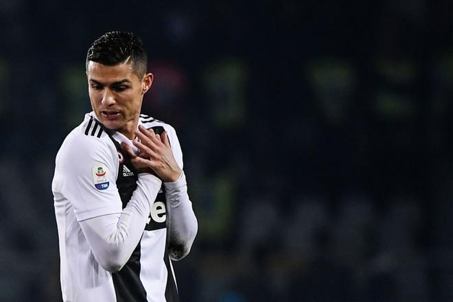 Cristiano Ronaldo reacciona durante el partido de la Serie A italiana entre el Torino y la Juventus en el Estadio Olímpico de Turín.