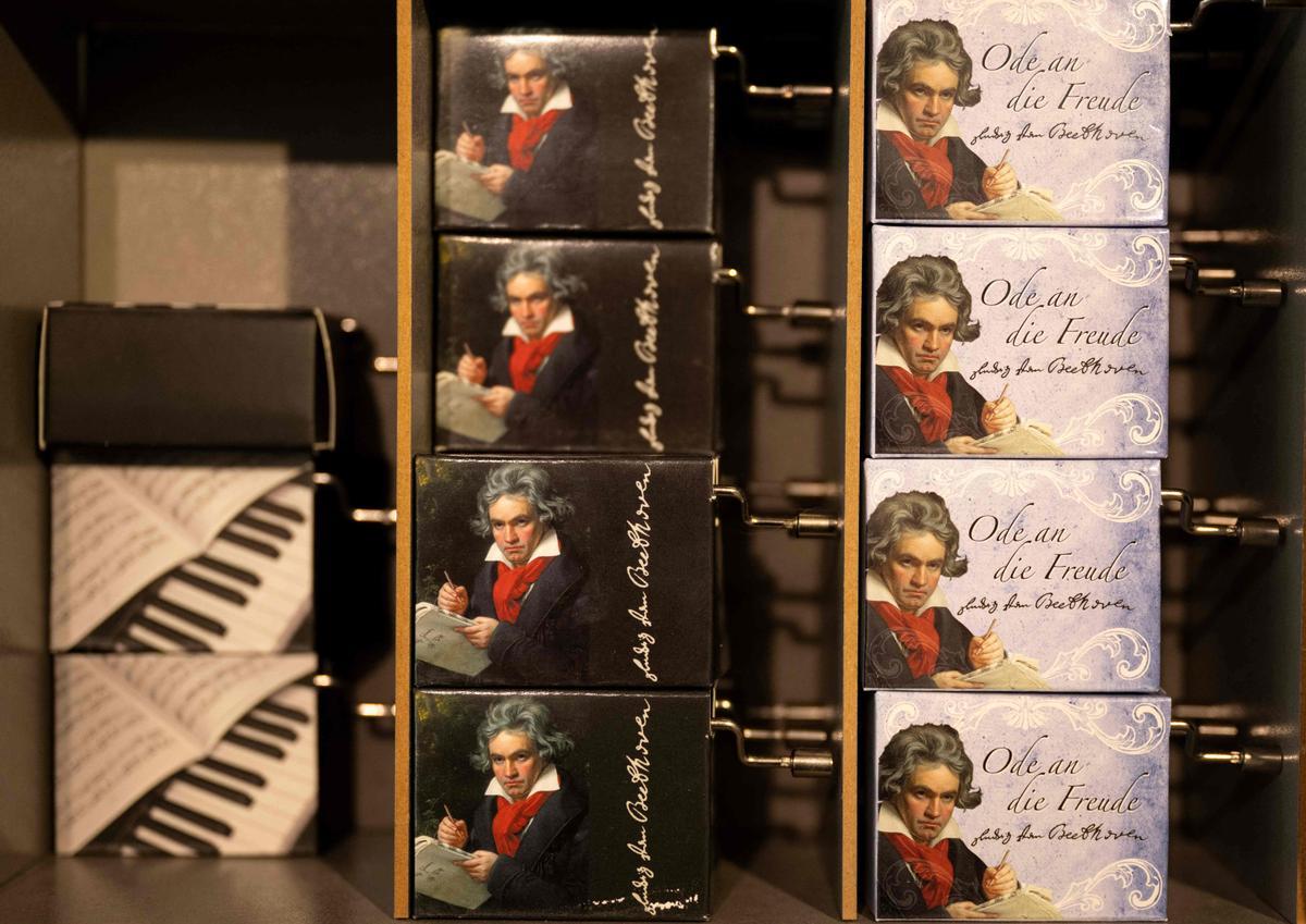 Cajitas de música en la tienda de la casa-museo de Beethoven, donde compuso la Novena Sinfonía.