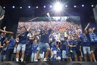 ¡Sorpresa! El Oviedo anuncia su primer fichaje en el acto de presentación de la camiseta del centenario