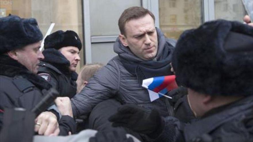 El opositor ruso Navalny, detenido nada más salir de la cárcel