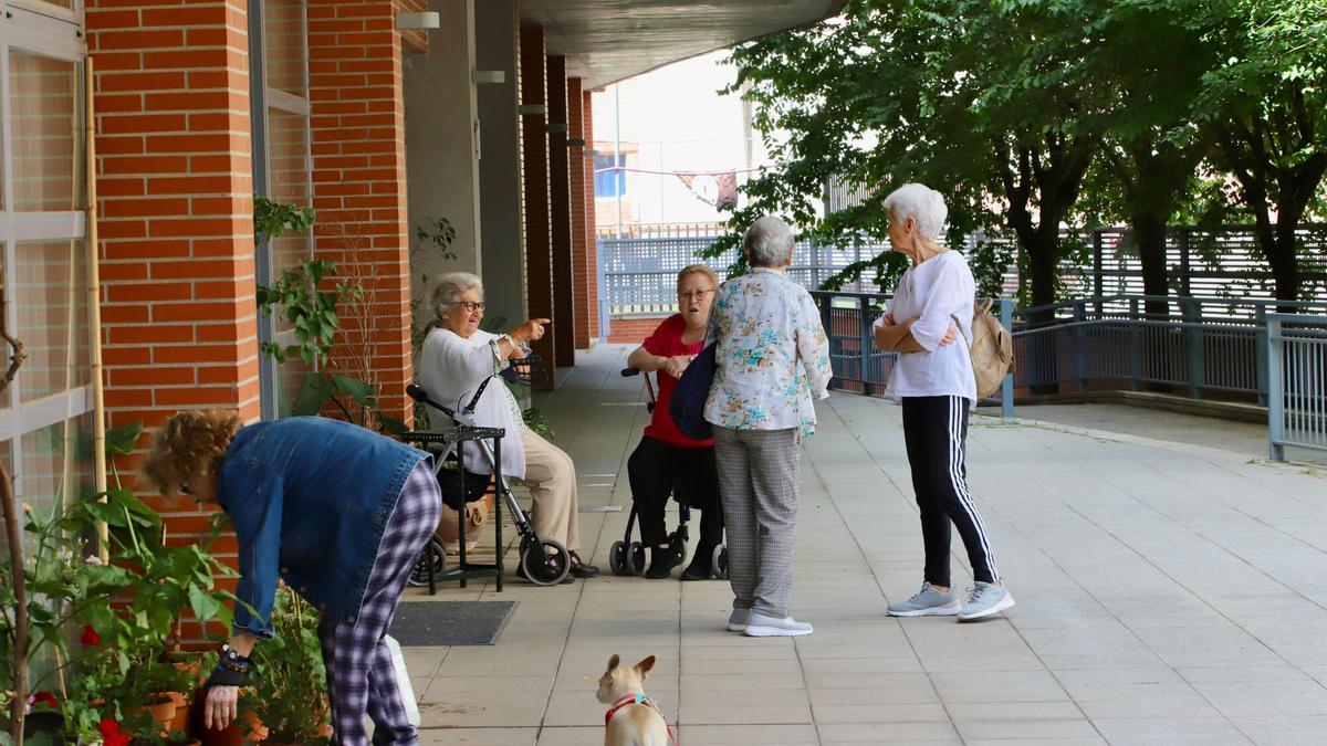 Varias personas mayores en Córdoba.