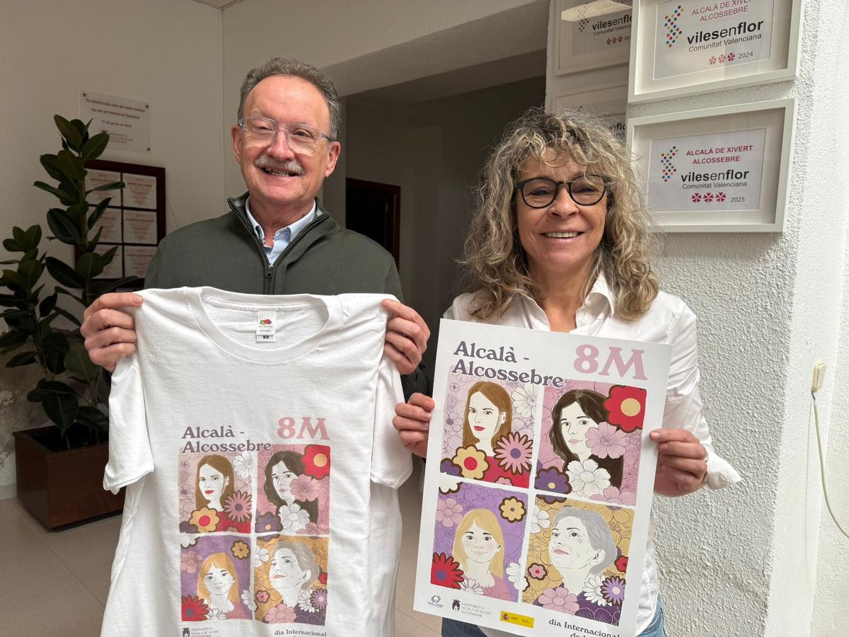 El alcalde y la concejala de Igualdad posan con el cartel del 8M.