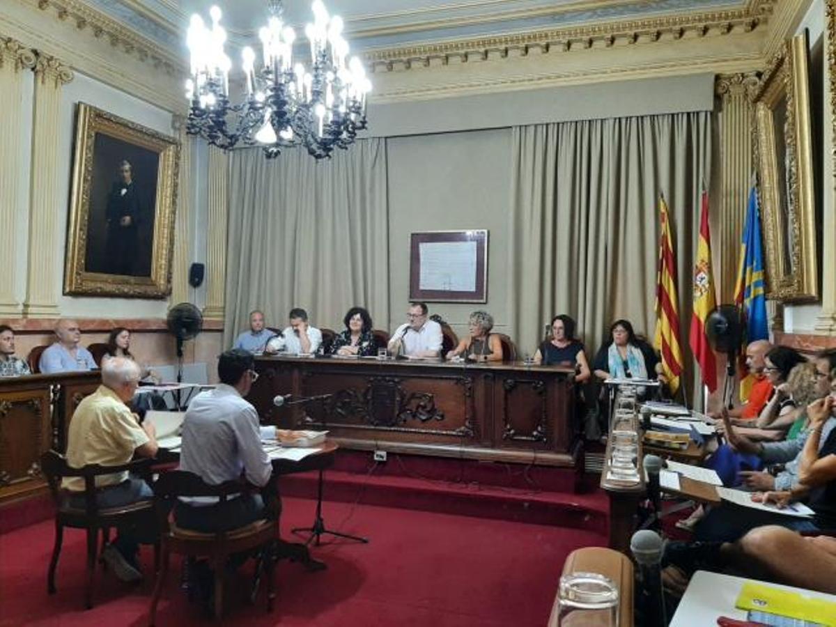 El primer ple de Vilanova i la Geltrú condemna un atac homòfob ocorregut durant el Festival Vida