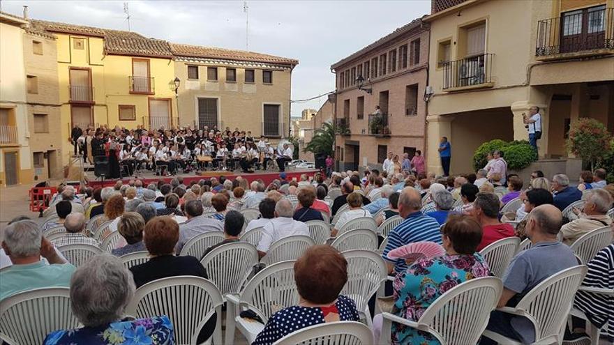 La zarzuela llena la plaza de España