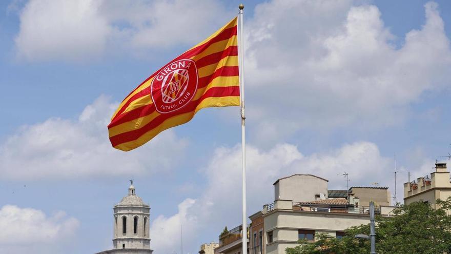 Girona s'engalana de blanc-i-vermell per al decisiu partit contra l'Elx