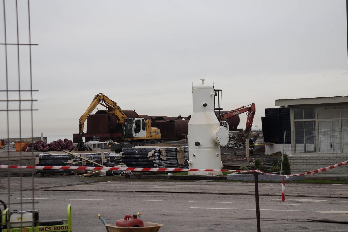 Así avanzan los trabajos para la recuperación de los terrenos de Naval Gijón (en imágenes)
