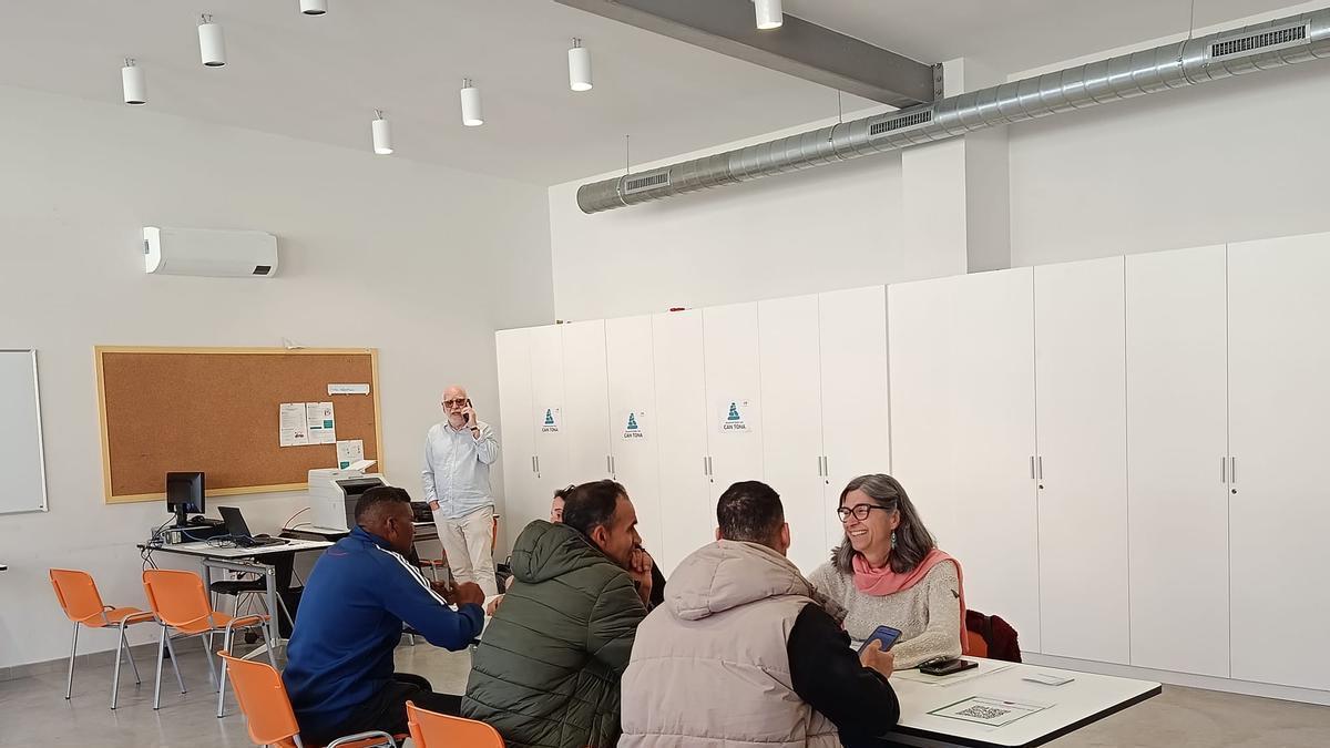 Punt de suport al procés de regularització extraordinària a l’espai municipal Som Salt.