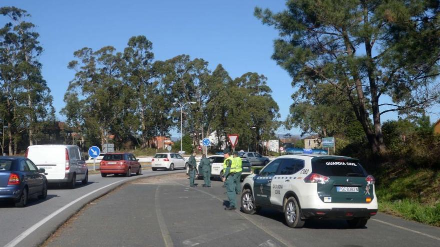 Agentes de la Guardia Civil durante un operativo.