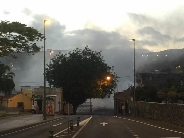 Incendio de pastos en el barranco de Tamaraceite